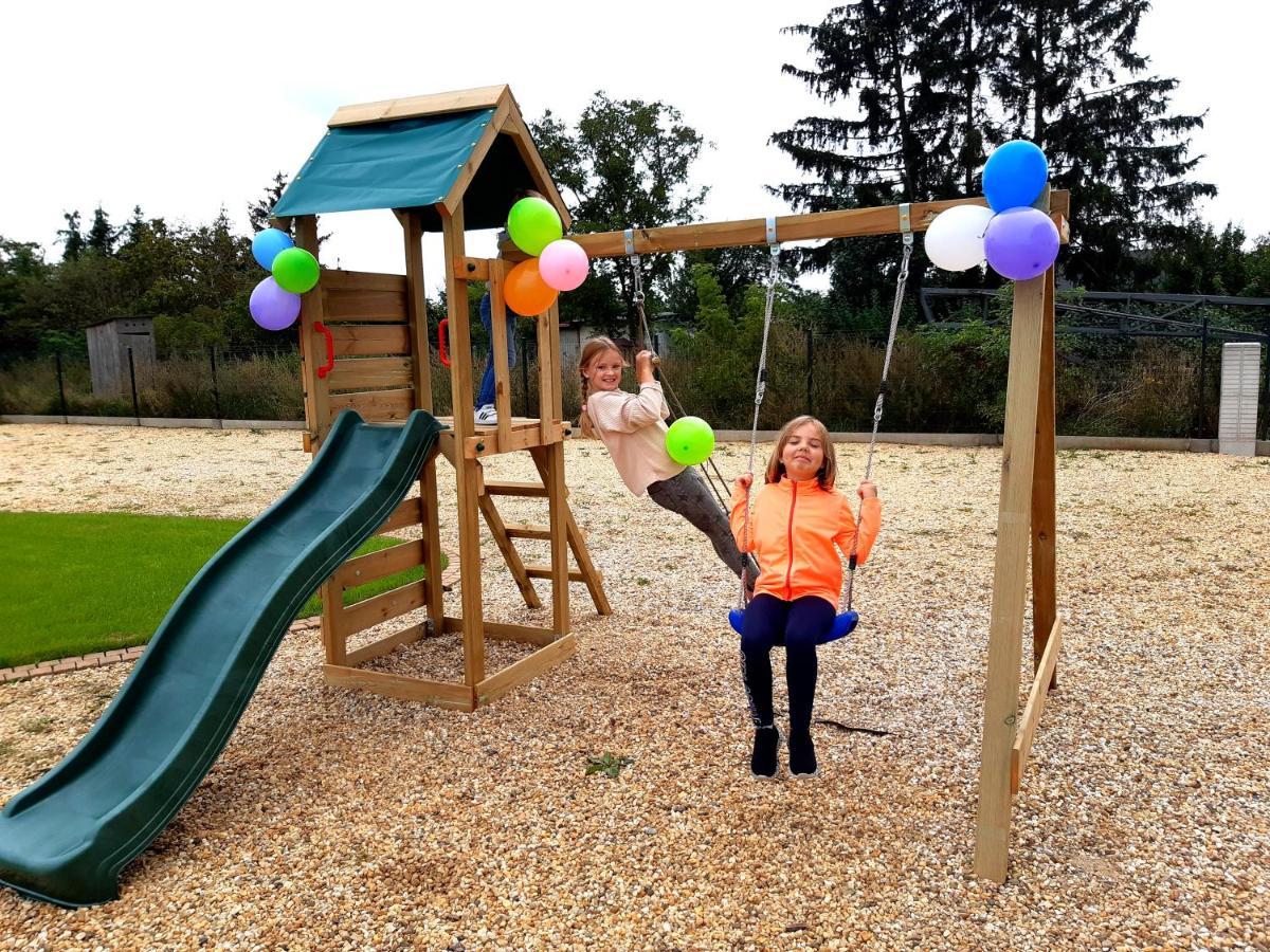 Boutique Odyseja & Spa Ciechocinek Exterior photo Children playing on a swing