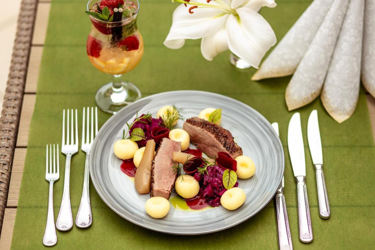 Boutique Odyseja & Spa Ciechocinek Exterior photo A duck confit salad