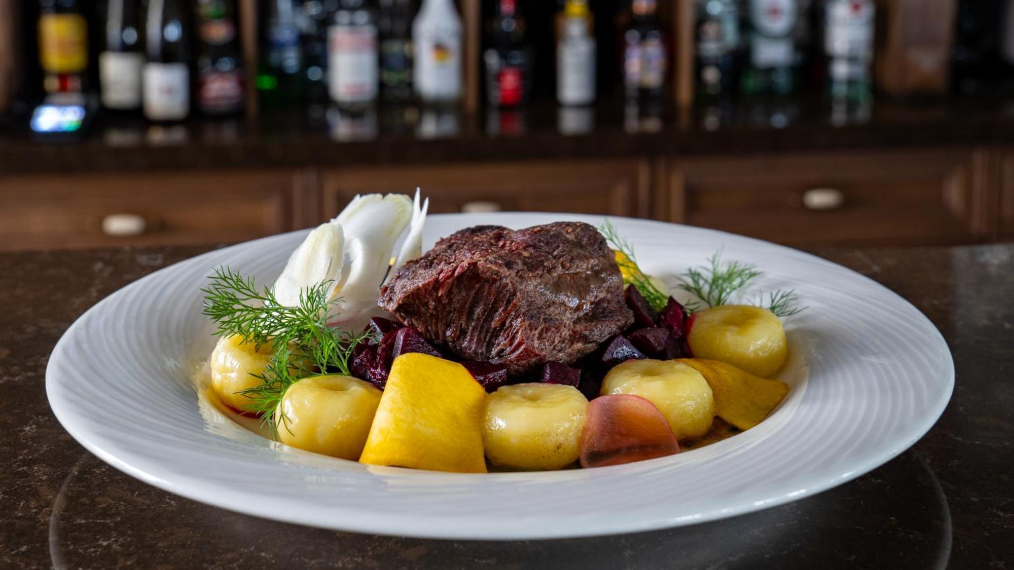 Boutique Odyseja & Spa Ciechocinek Exterior photo A plate of reindeer stew with potatoes and lingonberries
